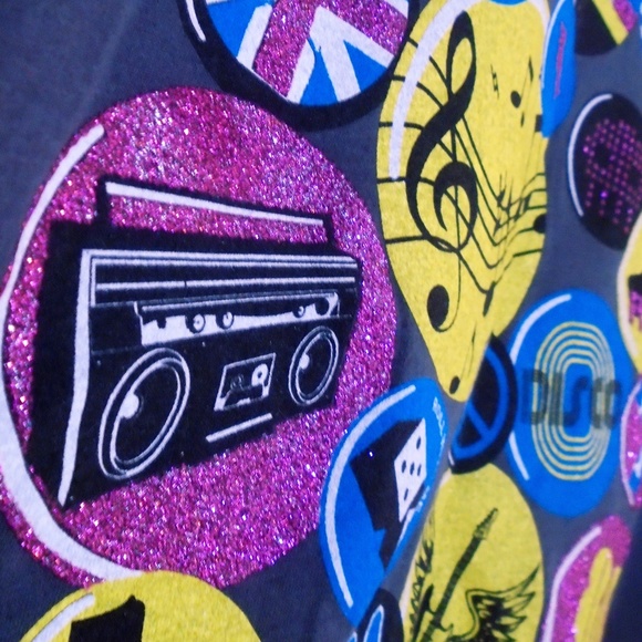 Wet Seal Glitter Music Graphic Tee - Picture 3 of 6